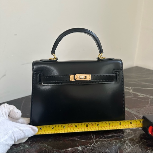 Classic Leather Hangbag Gold Lock - Picture 9 of 12